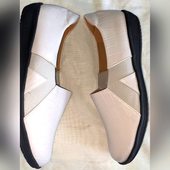 Comfort View Harlee Women's Slip On Flats - Picture 4 of 11